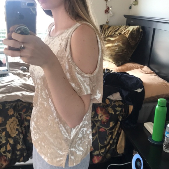 Shiny Champagne Open-Shoulder Top - Picture 3 of 4